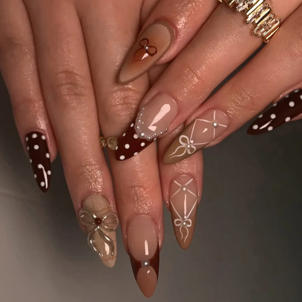 24pcs Fashion French White Fake Nails Sets Sweet Flower Long Almond False Nail Art Wearable Bow Pearl Design Press on Nails Tips