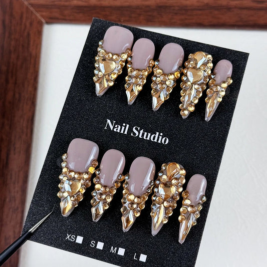 10pcs high-end Luxury and sensual style, hand-painted three-dimensional heart, dazzling golden rhinestones handmade fake nails