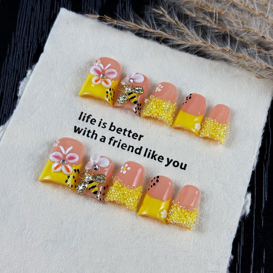 10pcs high-end Simple and playful style, hand-painted patterns, three-dimensional bees, shiny yellow diamonds handmade fake nail