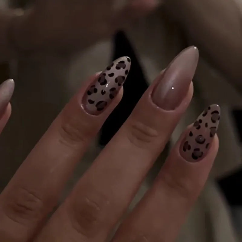 24pcs Pink Cat Eye Fake Nails with Black Dot Printed False Nails Full Cover Wearable Sweet Korean Almond Press On Nails Tips