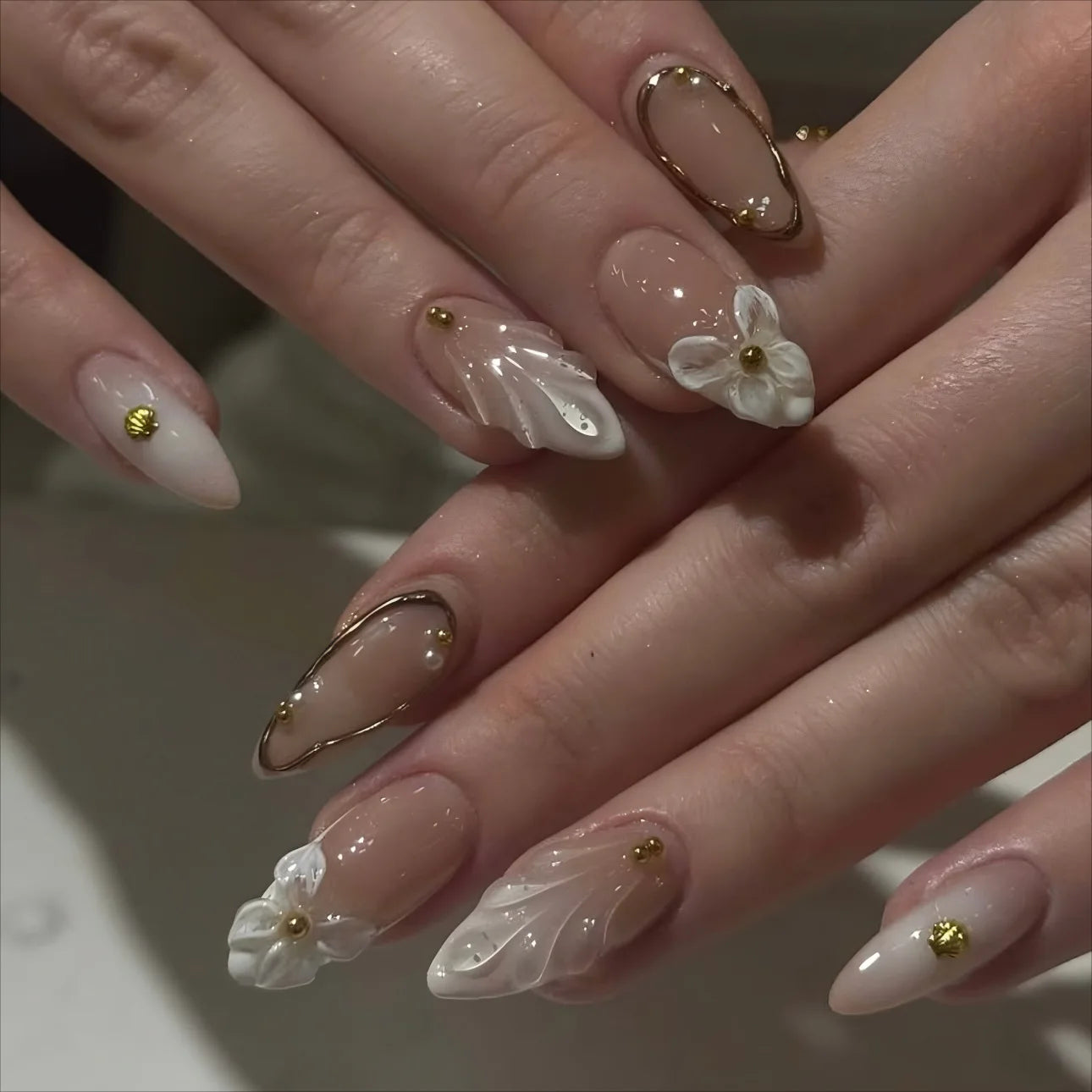 24Pcs French Short Almond Acrylic False Nails Full Cover Flower Pink Sweet Lovely Finished Nail Set Wearable Artificial Manicure