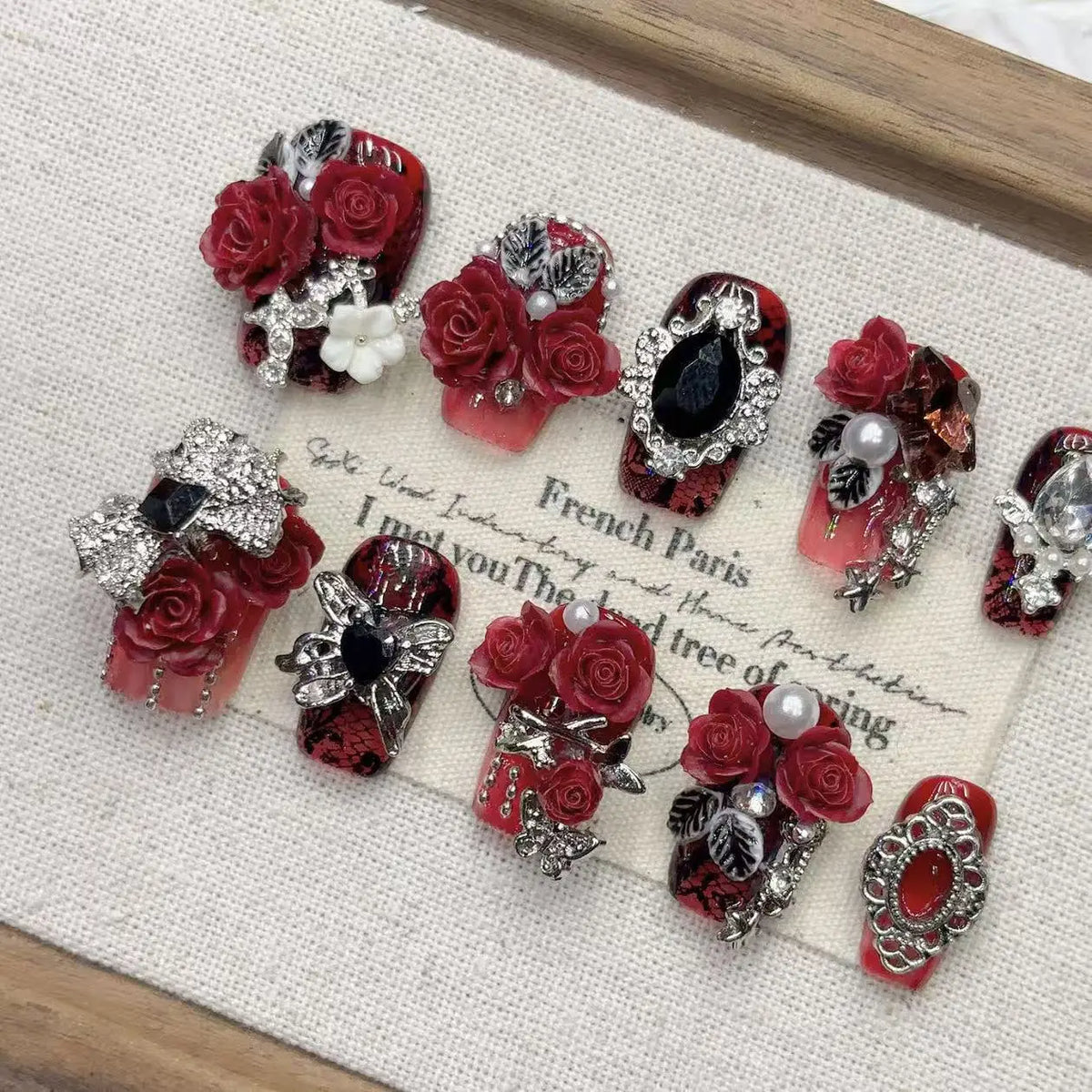 Gothic Red Rose Press On Nails With Rhinestones Metal Ornaments Pearls Multiple Sizes Red Black 3D Rose Rhinestones Design