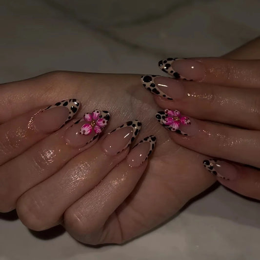 24pcs Simple Flower Design False Nail Wearable Short Almond Nails Sets Press on Black French Fake Nails Tips Round Head Manicure