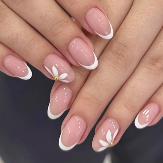 Metal Bead White Daisy French Short Round Nail Art Summer Chic Flower Fake Nails Detachable Finished False Nails Press on Nails