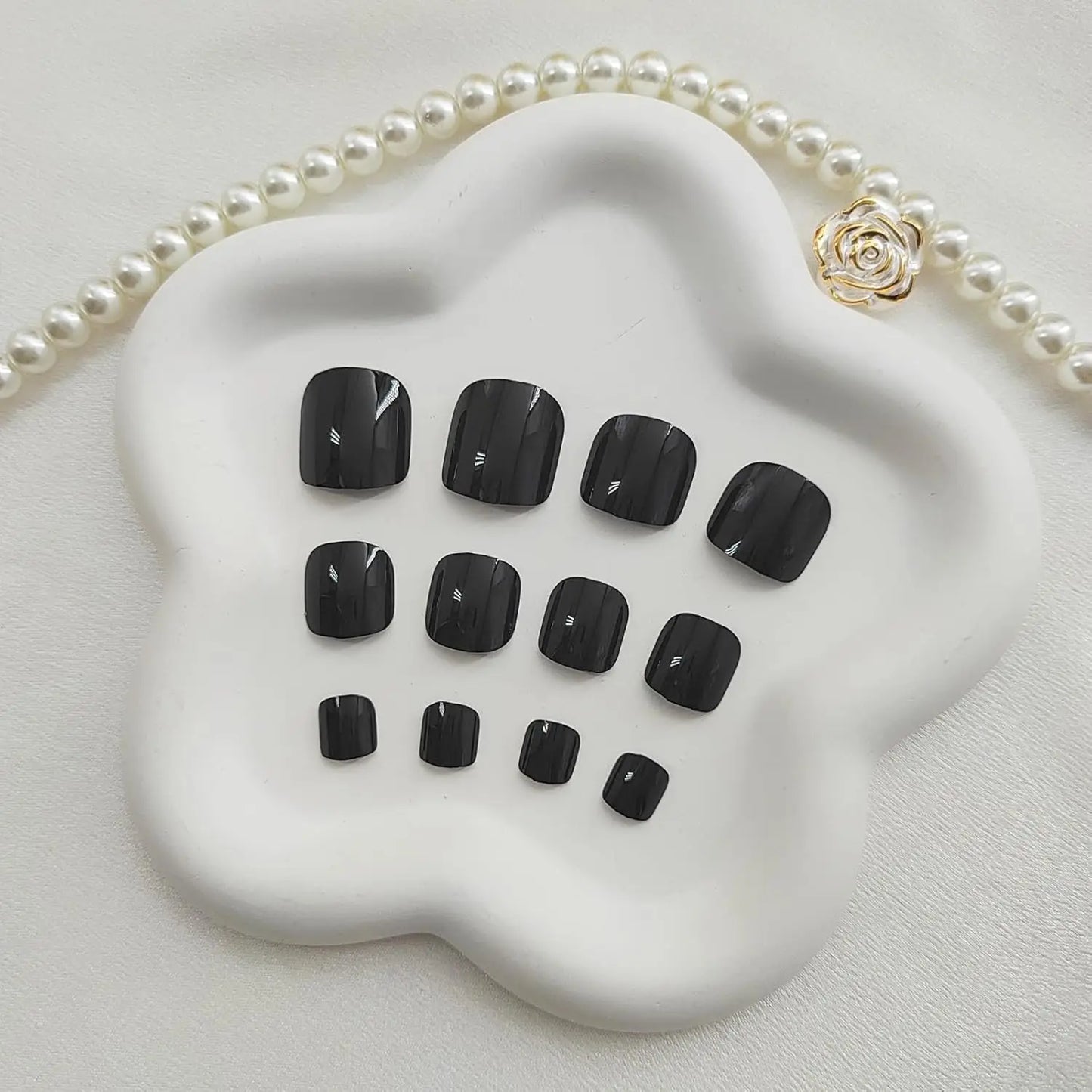24PCS Women's Solid Color Black Toenail Press, Matte Fake Toenail Press, Short Square Acrylic Press, Reusable Black Toenail