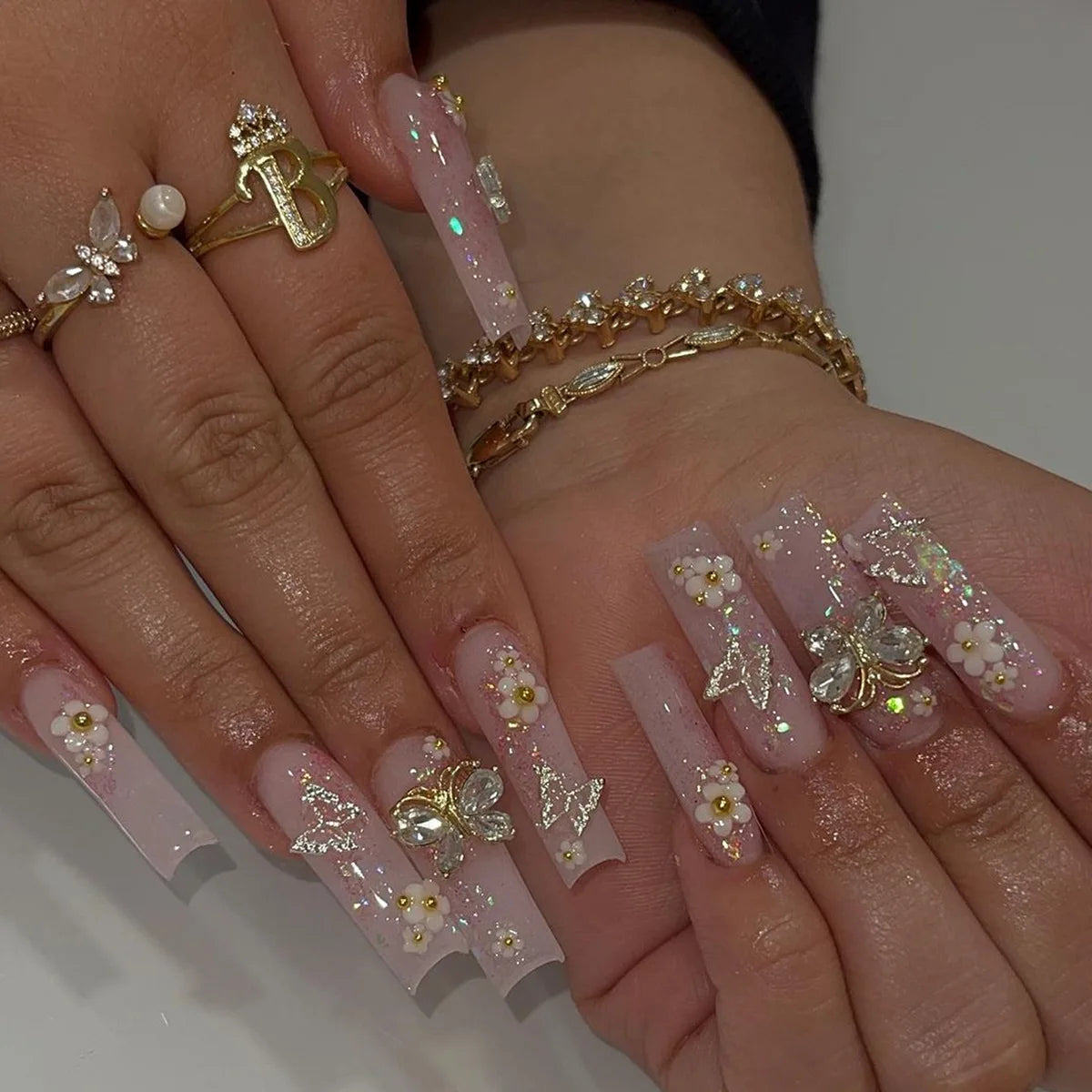 24Pcs Long Square Head French Fake Nail Tips 3D Love Heart Design Press on Nails with Rhinestone Pattern Wearable False Nail Art