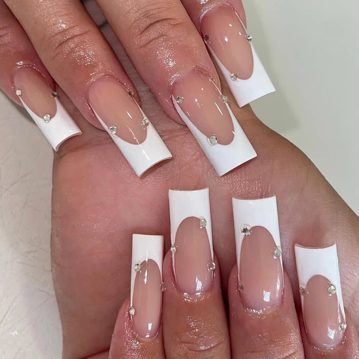 24Pcs Long Square Head French Fake Nail Tips 3D Love Heart Design Press on Nails with Rhinestone Pattern Wearable False Nail Art