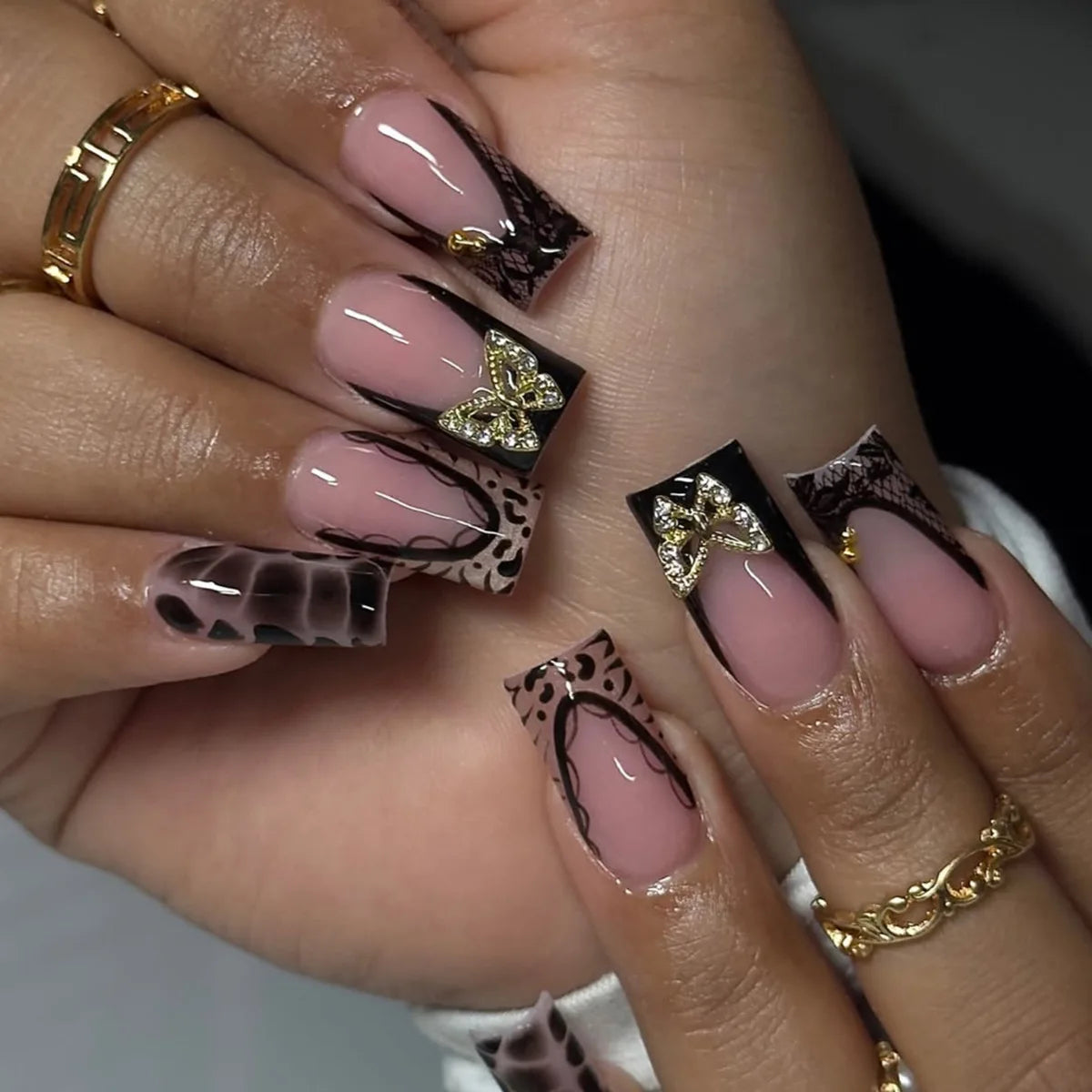 24Pcs Nude White French Fake Nail Short Square Nail Tips Fashion Wearable False Nails with Glue Simple Full Cover Press on Nails