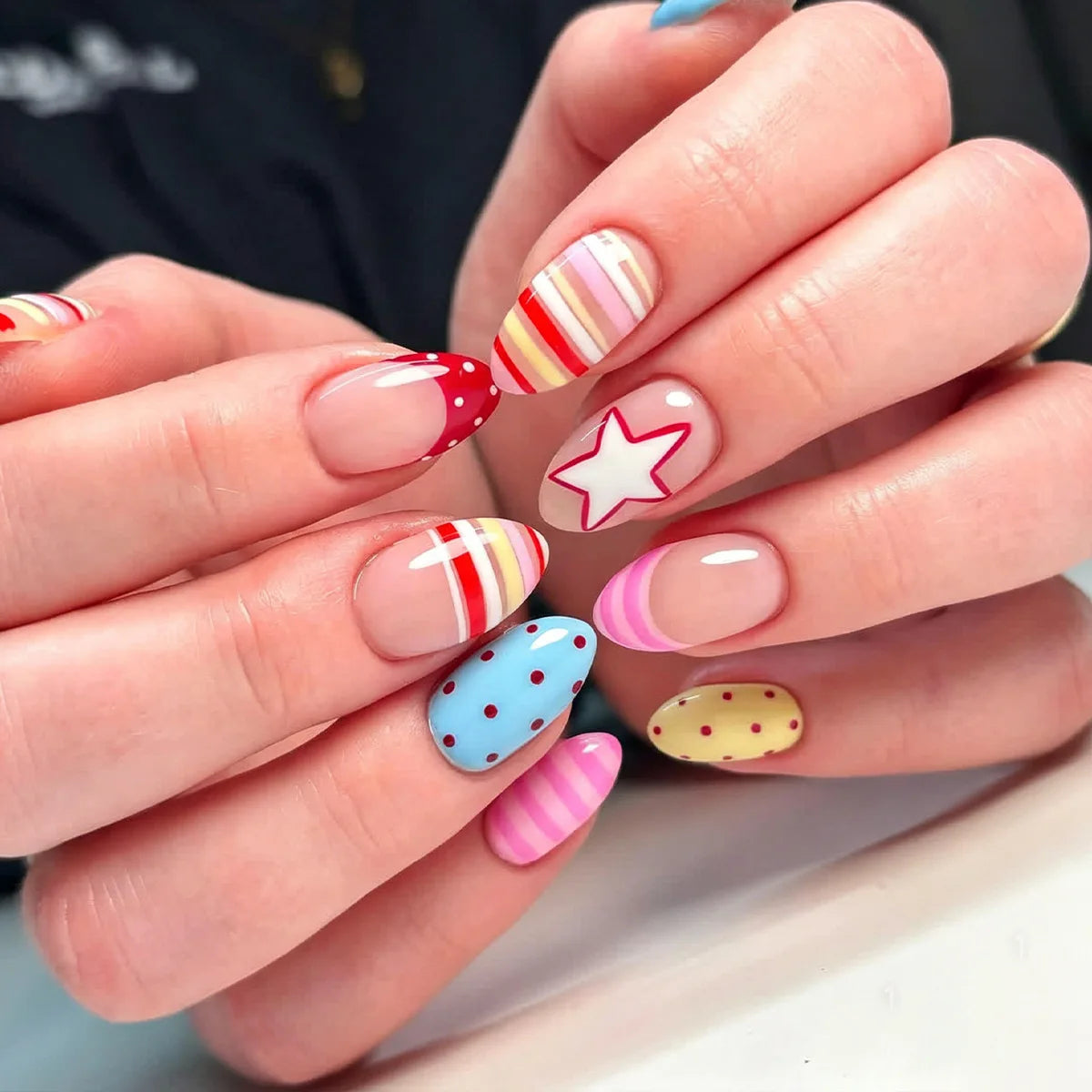 24pcs Colorful Five-pointed Star Press On Nails Red Stripes French Style Y2k Fake Nails Yellow Almond European Fake Nail Tips