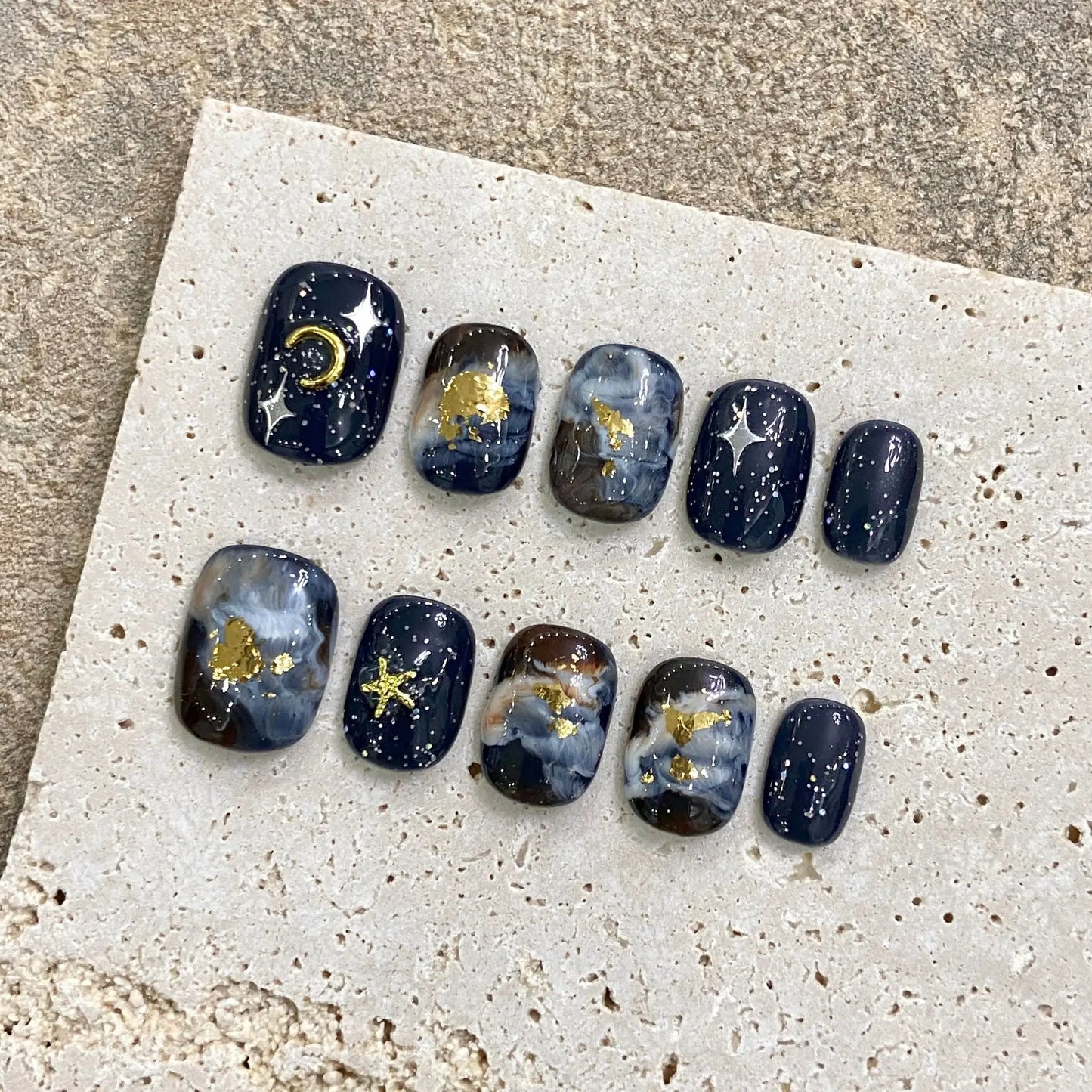 10Pcs Handmade Press On Nails Full Cover Flower Design Short Round Head Gold False Nails Artificial Manicure Wearable Nail Tips