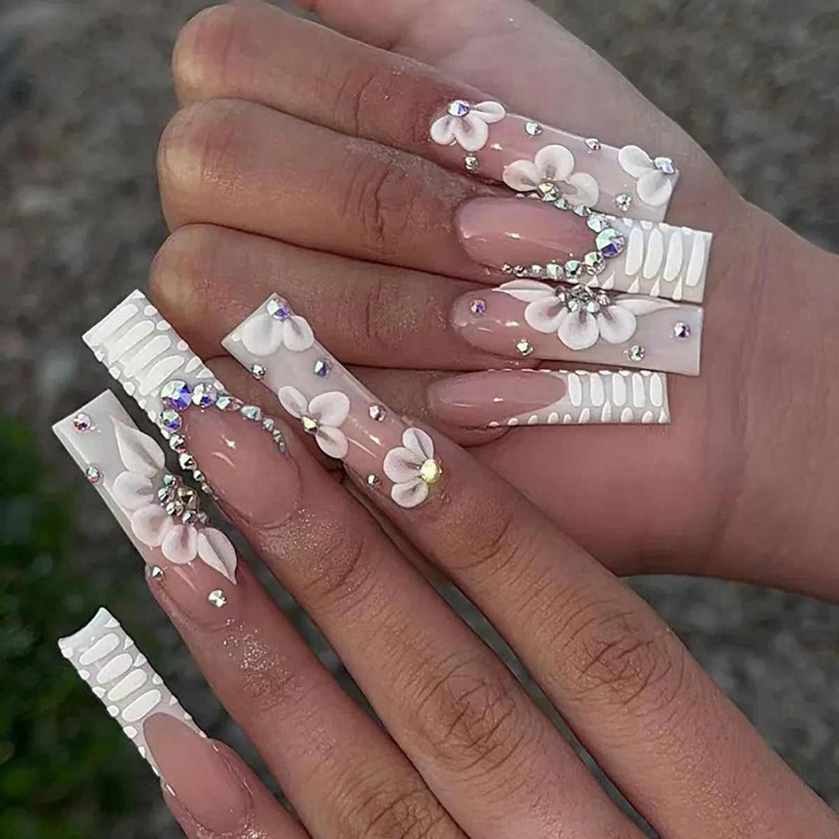 24Pcs Long Square Head French Fake Nail Tips 3D Love Heart Design Press on Nails with Rhinestone Pattern Wearable False Nail Art