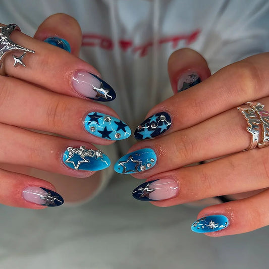 24Pcs Blue Ocean Gradient Nail Art Set Silver Glittery Stars Designs Almond Fake Nails Short Oval Spice Lovely Wearable Manicure