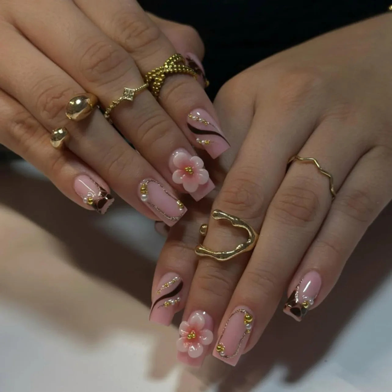 24PCS Spice Girls False Nails Sweet Cool 3D Pink Flowers with Diamonds Decoration Square Press on Nails Full Cover Wearable Tips