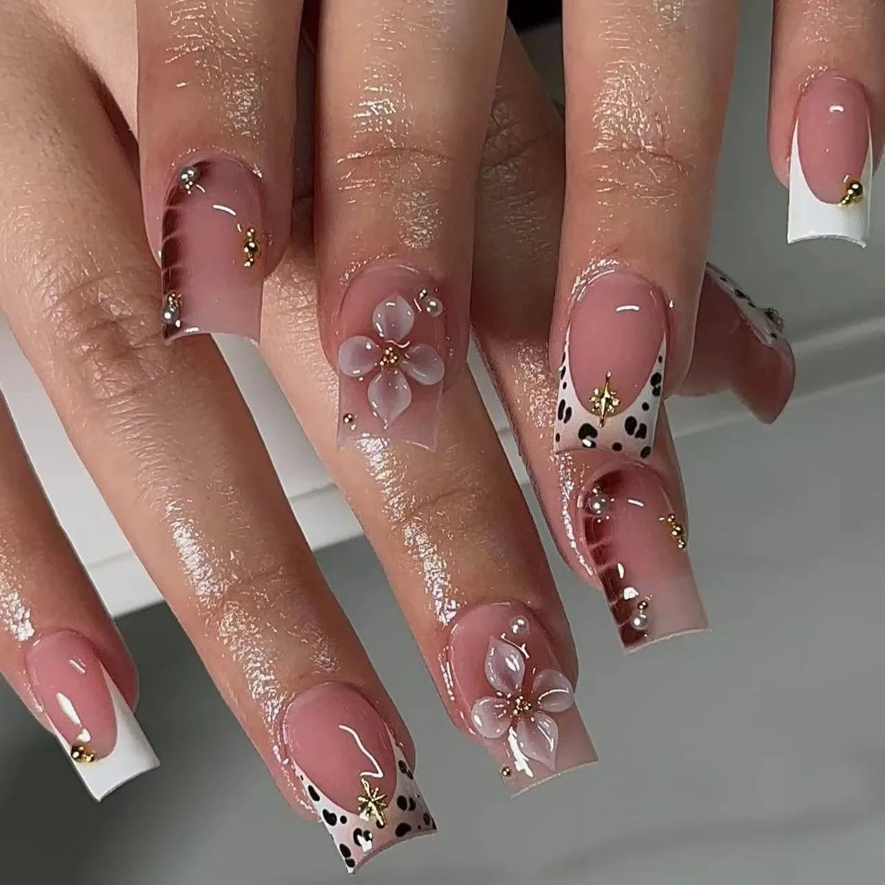 24pcs Press on Nails Short Almond Bowknot Black Press on Nails White Pearl Sweet French Tip Press on Nails Cute Nail Artificial