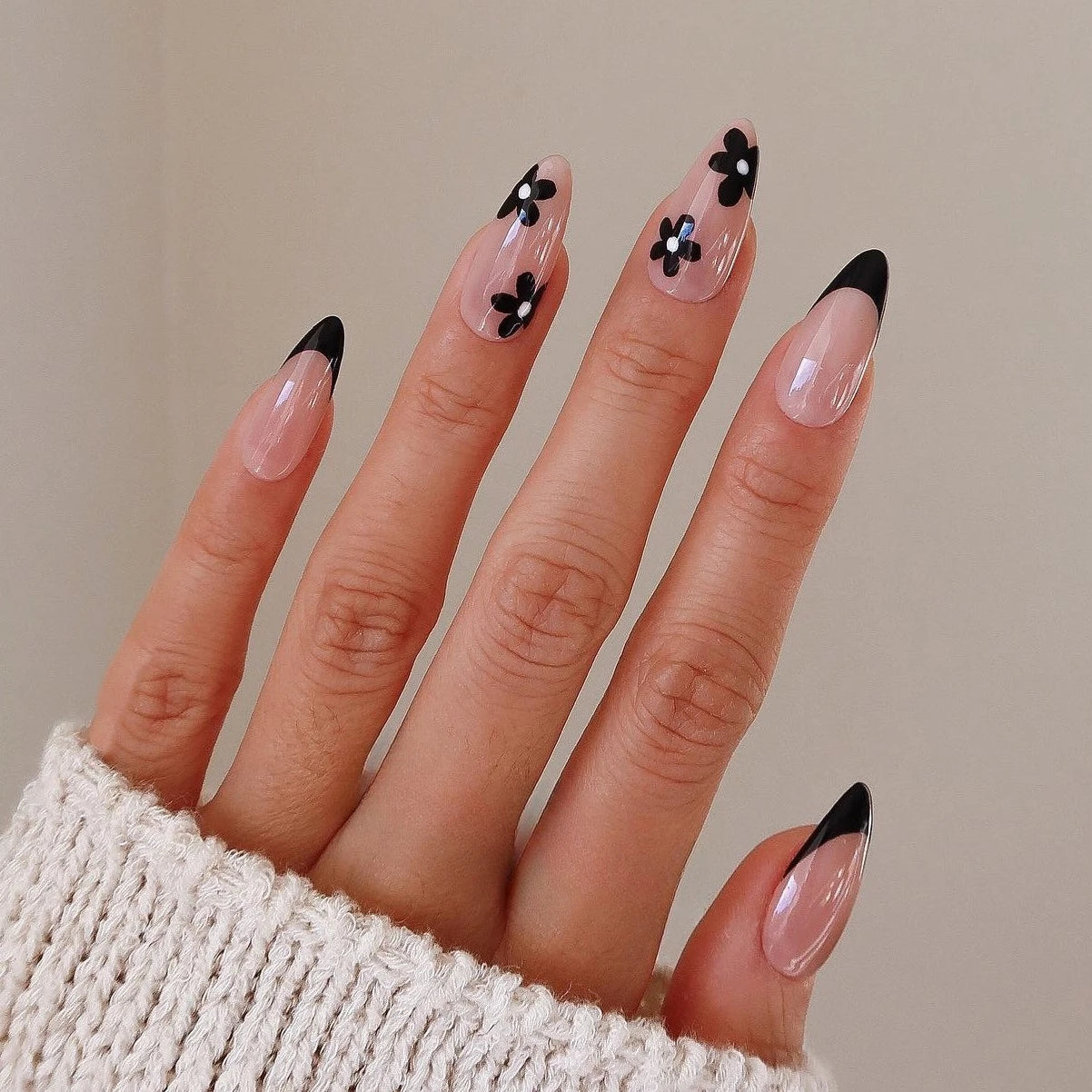 24Pcs Long Wine Red Ripple Manicure Fashionable Girls Wearing Almond Nail Stickers Fake Nails Acrylic Simple New for Women Gifts