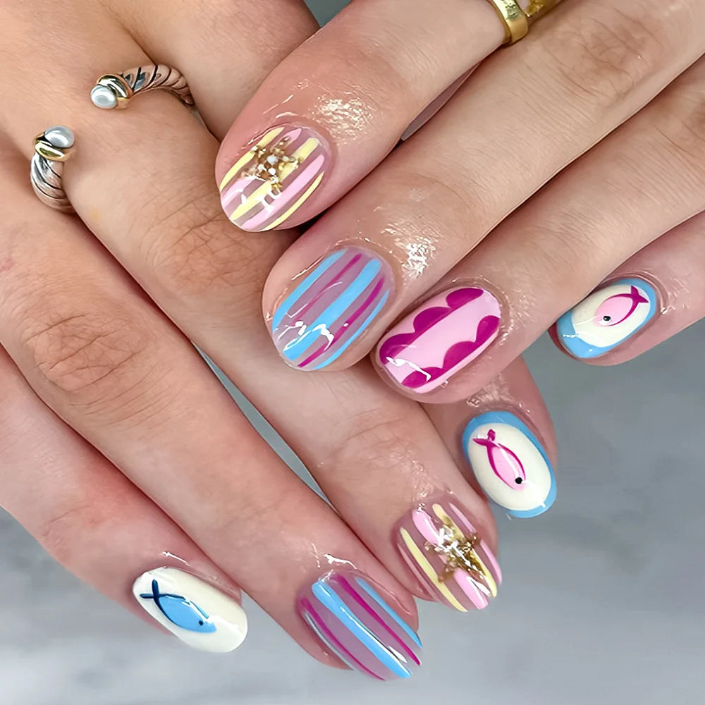 24Pcs Strawberry Star Heart False Nails Pink Stripe Design Full Cover Nails Tips Short Round Head Detachable Press on Fake Nails