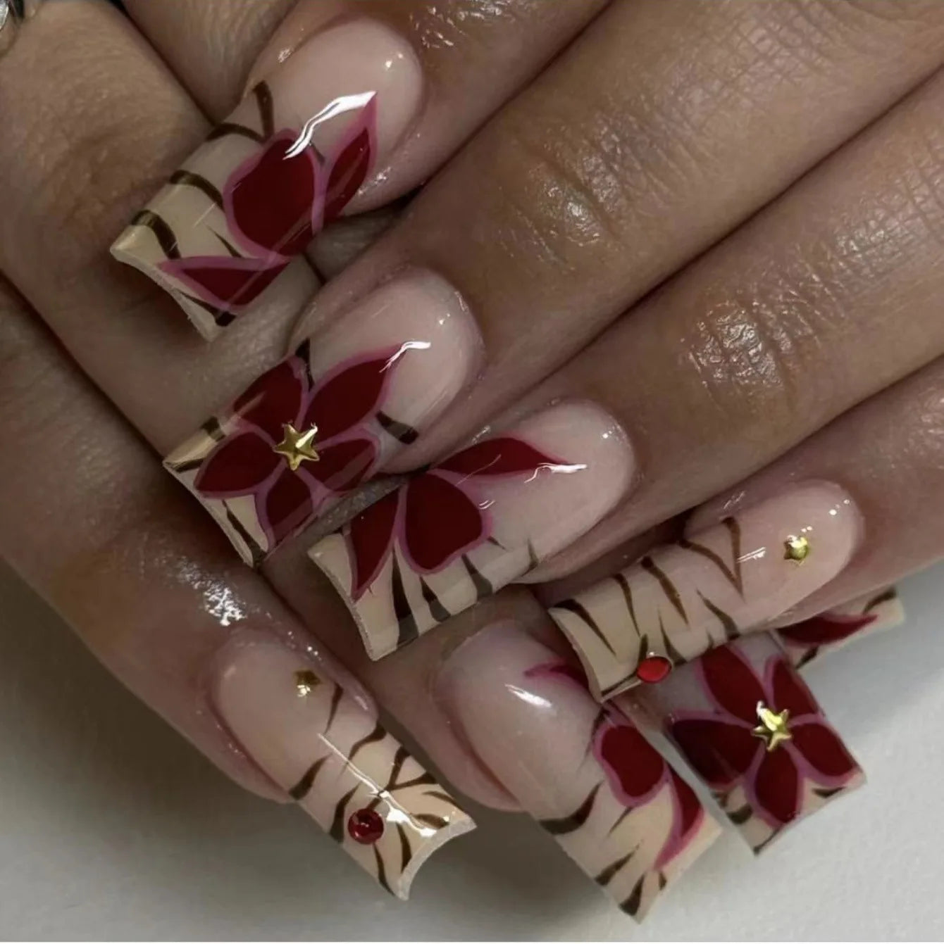 24Pcs Mid-length Square Head Full Cover Nails Tips Red Flower Rhinestone Design Fake Nails 3D Star Reusable Press on False Nails