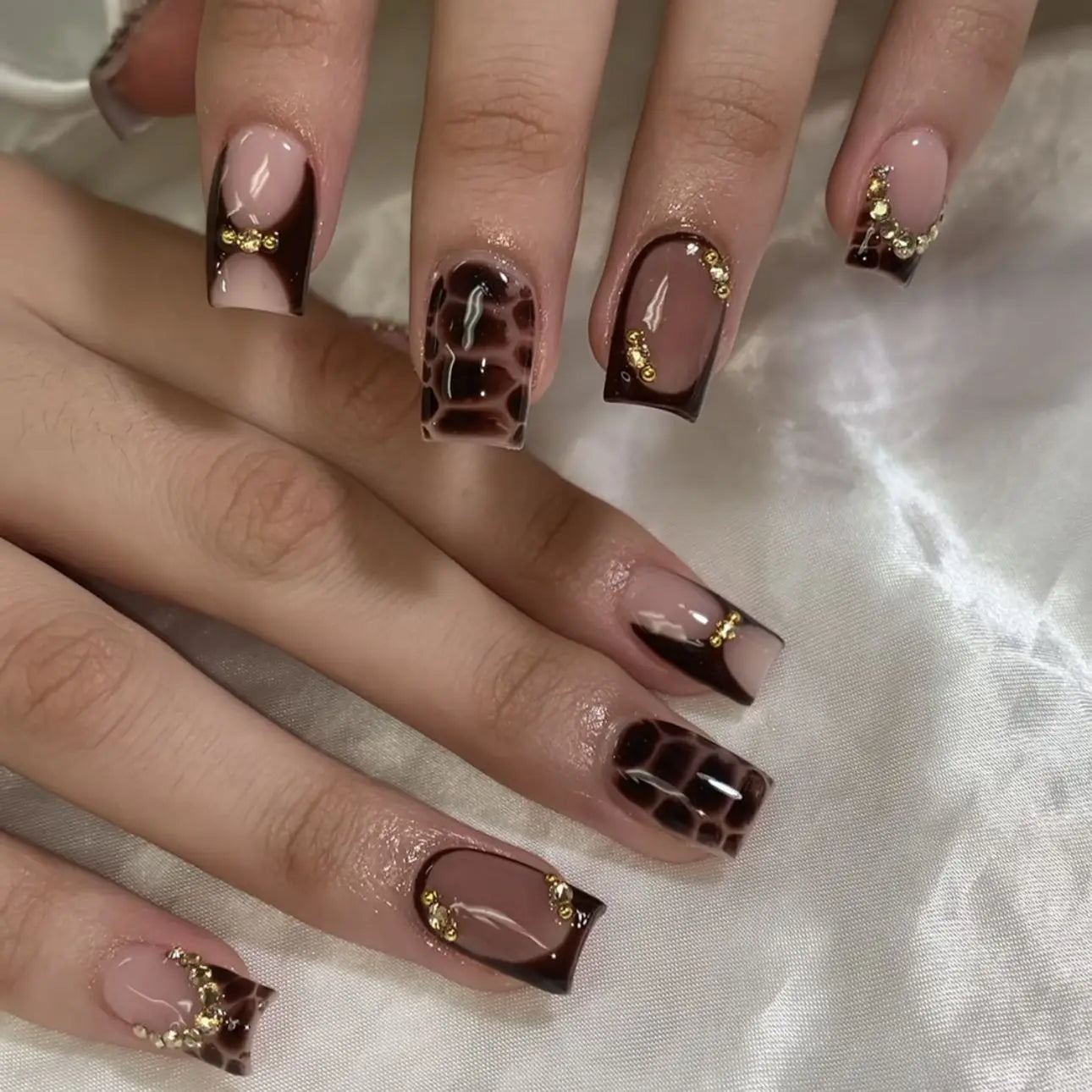 24pcs Press on Nails Short Almond Bowknot Black Press on Nails White Pearl Sweet French Tip Press on Nails Cute Nail Artificial