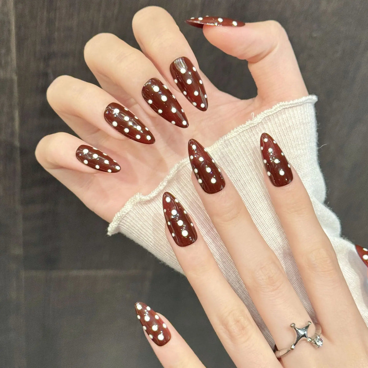 10pcs Autumn Winter Handmade Fake Nails Nude Brown Almond Simple False Nails White Wave Point Designs Daily Press On Nails