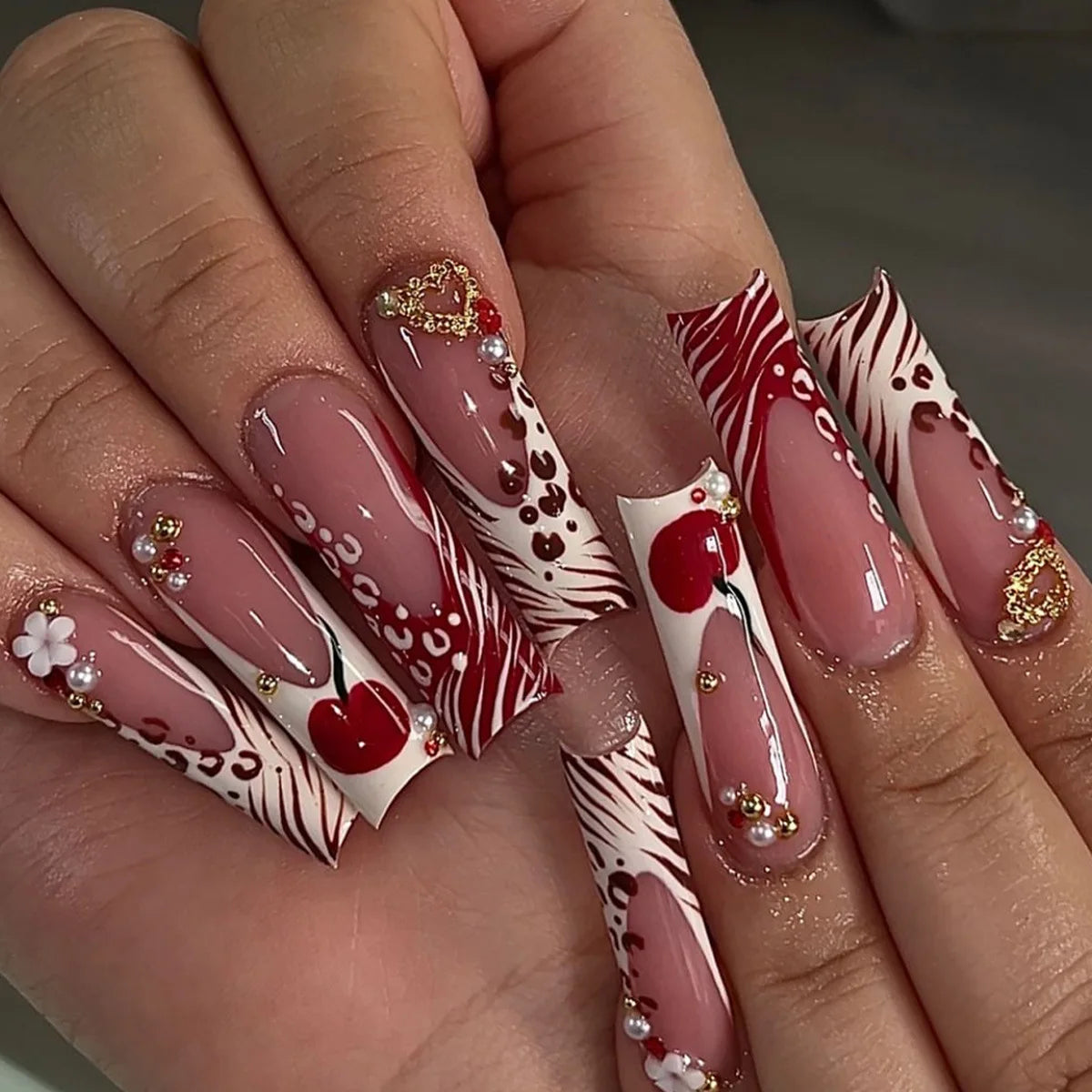 24Pcs Long Square Head French Fake Nail Tips 3D Love Heart Design Press on Nails with Rhinestone Pattern Wearable False Nail Art