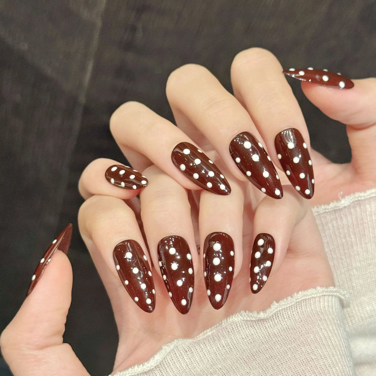 10pcs Autumn Winter Handmade Fake Nails Nude Brown Almond Simple False Nails White Wave Point Designs Daily Press On Nails