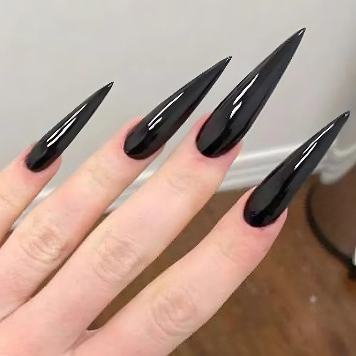 24Pcs Black Glossy French Simple Gradient Press on Nails Art Set Mid-length Almond Fake Nails Wearable Fashion Acrylic Nail Tips