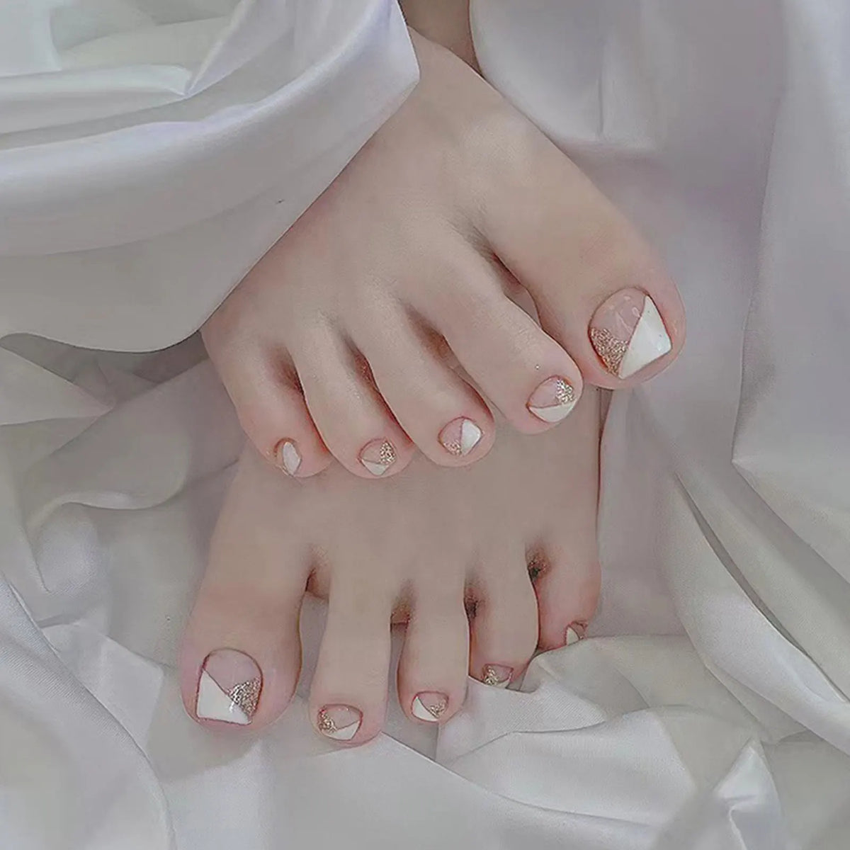 White French Fake Toenails with Rhinestone Design False Toenails for Girls Women Acrylic Toe Nail Tips Full Cover Wearable 24pcs