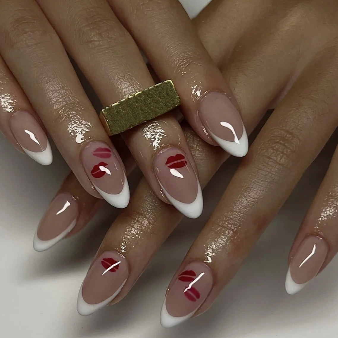 Charm Sexy Red Lips Love Heart Romantic Valentine's Day Ballet Fake Nails Art Almond False Nail Tip Press on Nails Manicure Tool