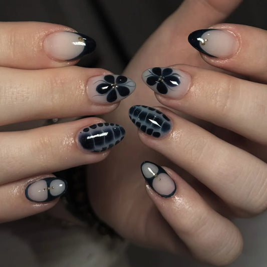 24Pcs 3D Silver Line Design Press on Nails Short Almond Wearable False Nails Black Flower Smudge Irregular Pattern Fake Nail Tip