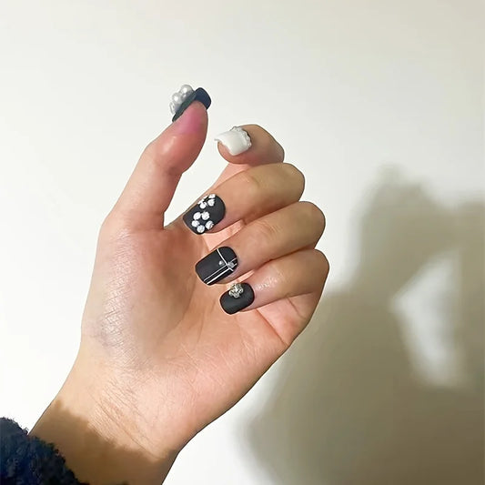 10pcs high-end hand-painted Black and white frosted surface flowers small fragrance handmade fake nails, Fresh and cute temperam