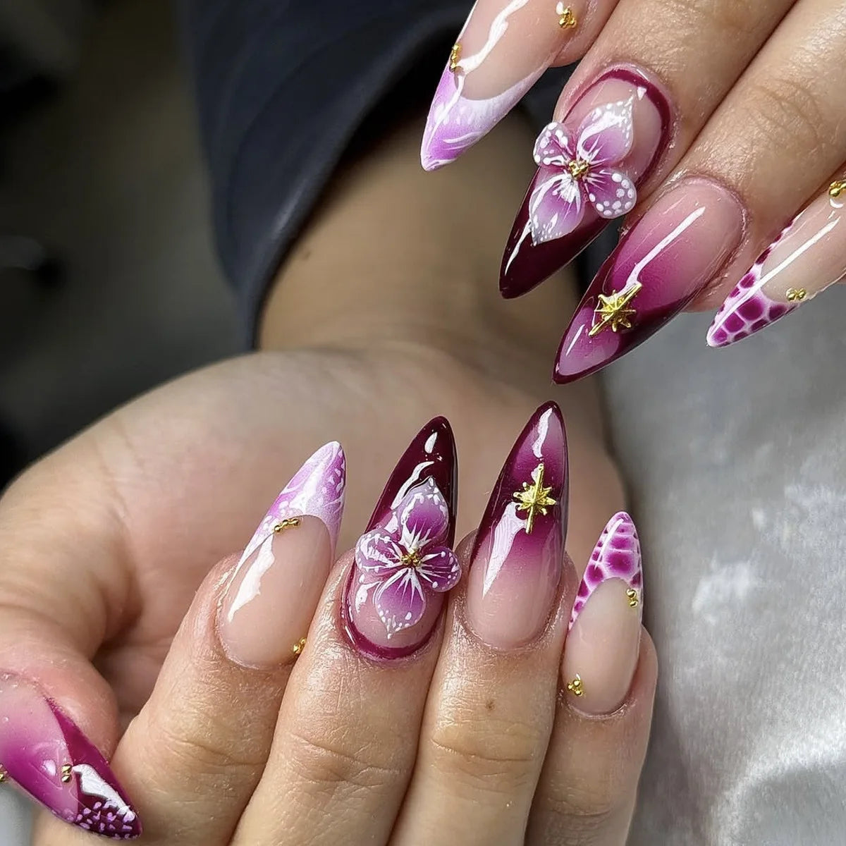 24Pcs Mid-length Almond Reusable Press on Fake Nails 3D Golden Flower Full Cover Nails Tips Wine Red Edge French False Nails Art