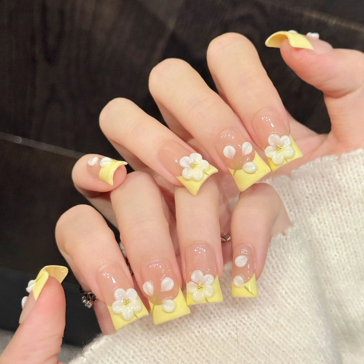 10pcs Little Fresh Yellow French False Nails Short Duckbill Shaped Gentle Handmade Fake Nails With 3D White Flower Press On Nail