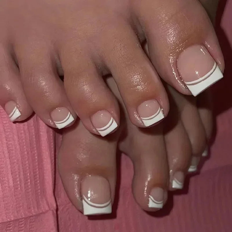 3D Gold Edge French Nude Toenail Art Fashion Simple Wearable Fake Toenails Detachable Toe False Nails Press on Nails with Glue