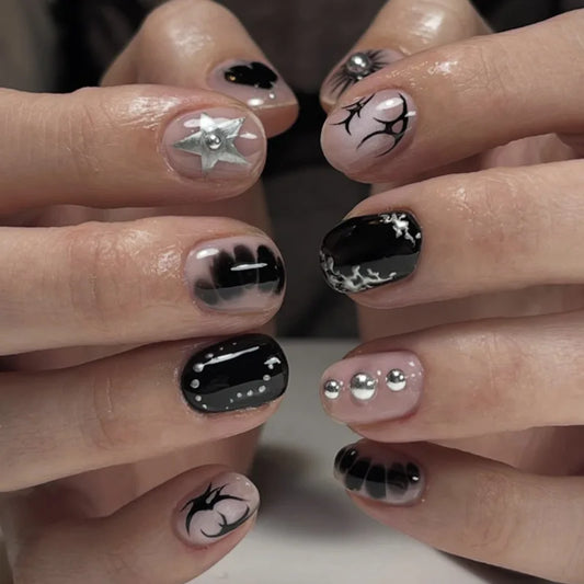 24Pcs Y2k Black Smudge Love Heart Press on Fake Nails Short Square Head False Nails Silver Star Deachable Full Cover Nails Tips