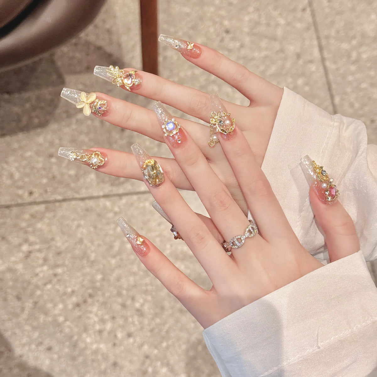 Handmade Press On Nails Gold Diamond Butterfly Metal Chain Pearl Decor Fake Nail Patches Flash French Style Luxury False Nails