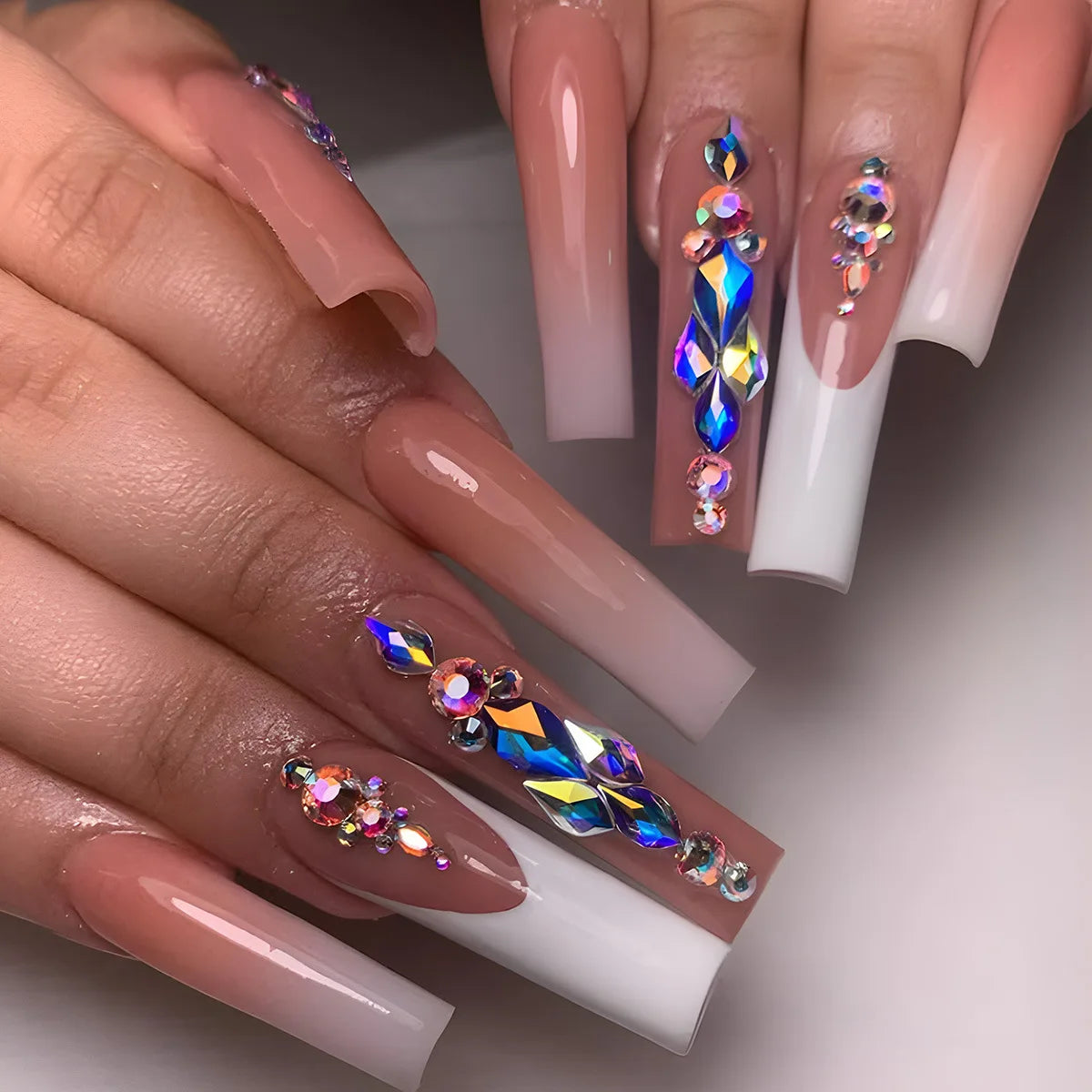 24Pcs Long Square Head French Fake Nail Tips 3D Love Heart Design Press on Nails with Rhinestone Pattern Wearable False Nail Art