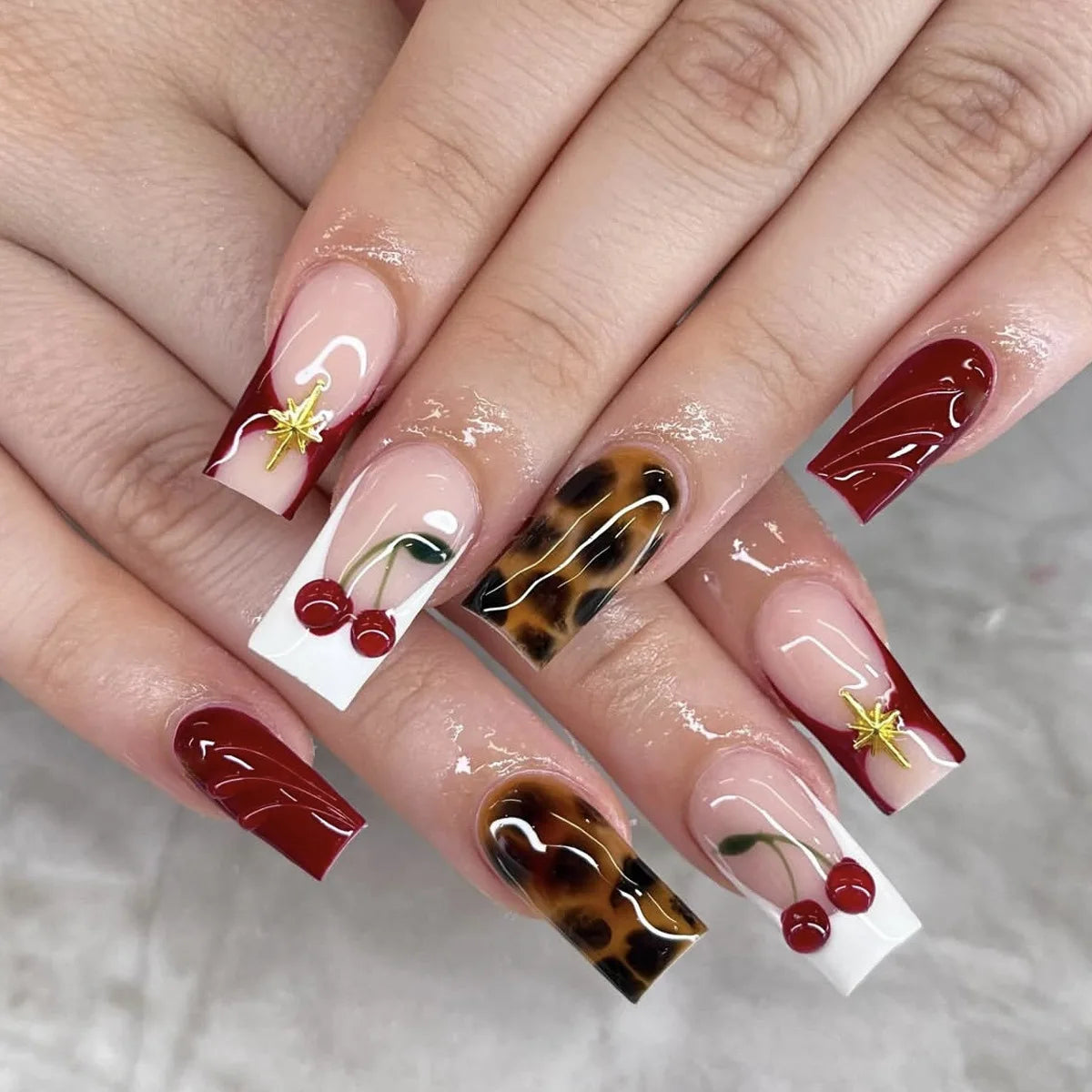 24Pcs Nude White French Fake Nail Short Square Nail Tips Fashion Wearable False Nails with Glue Simple Full Cover Press on Nails