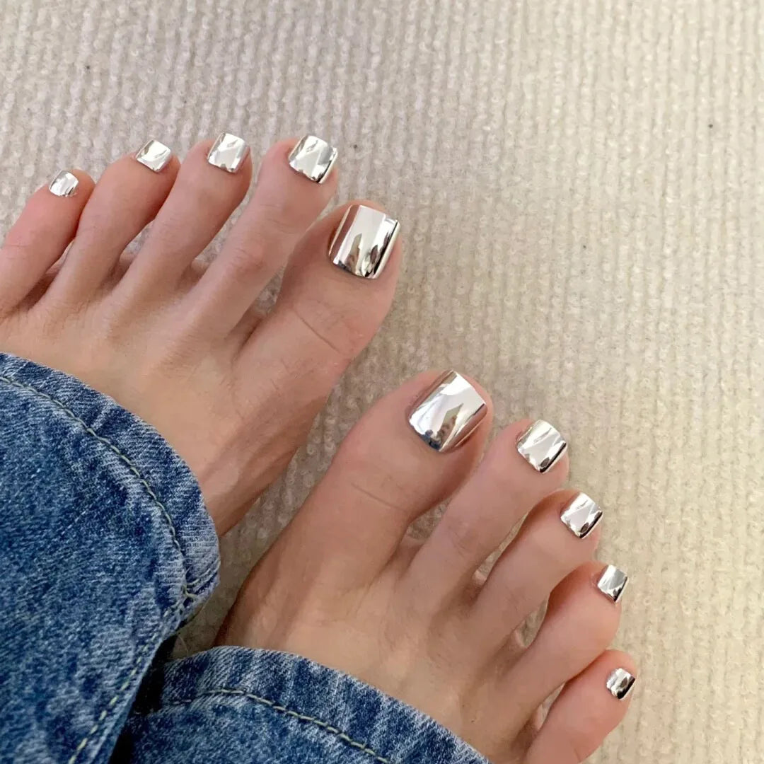 24PCS Y2K Silver Mirror False Toenails With Designs Wearable Summer Press On Short Square Glitter Fake Toe Nails Feet Nail Tips