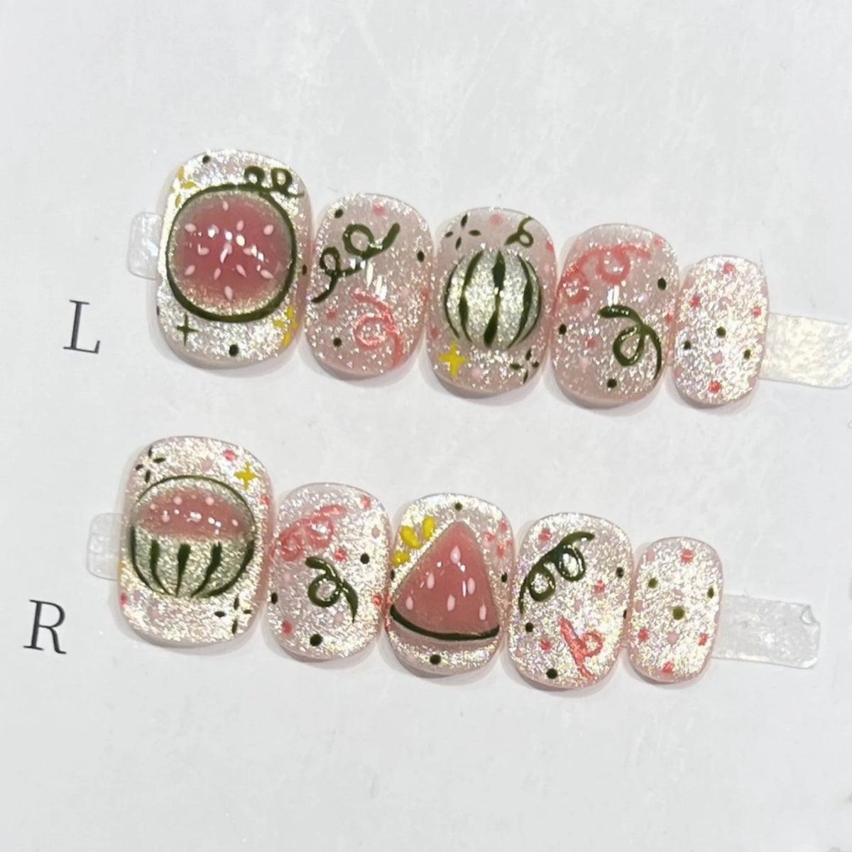 10pcs Cute Short Round Fake Nails Handmade Red Strawberry Designs Cat's Eye Press On Nails Full Cover Sweet Detachable False Nai