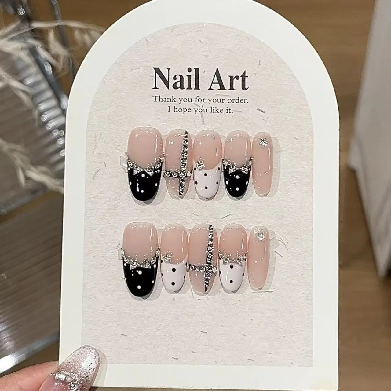 10pcs high-end Black and white contrasting colors handmade fake nails, Elegant and fair nail decoration patches