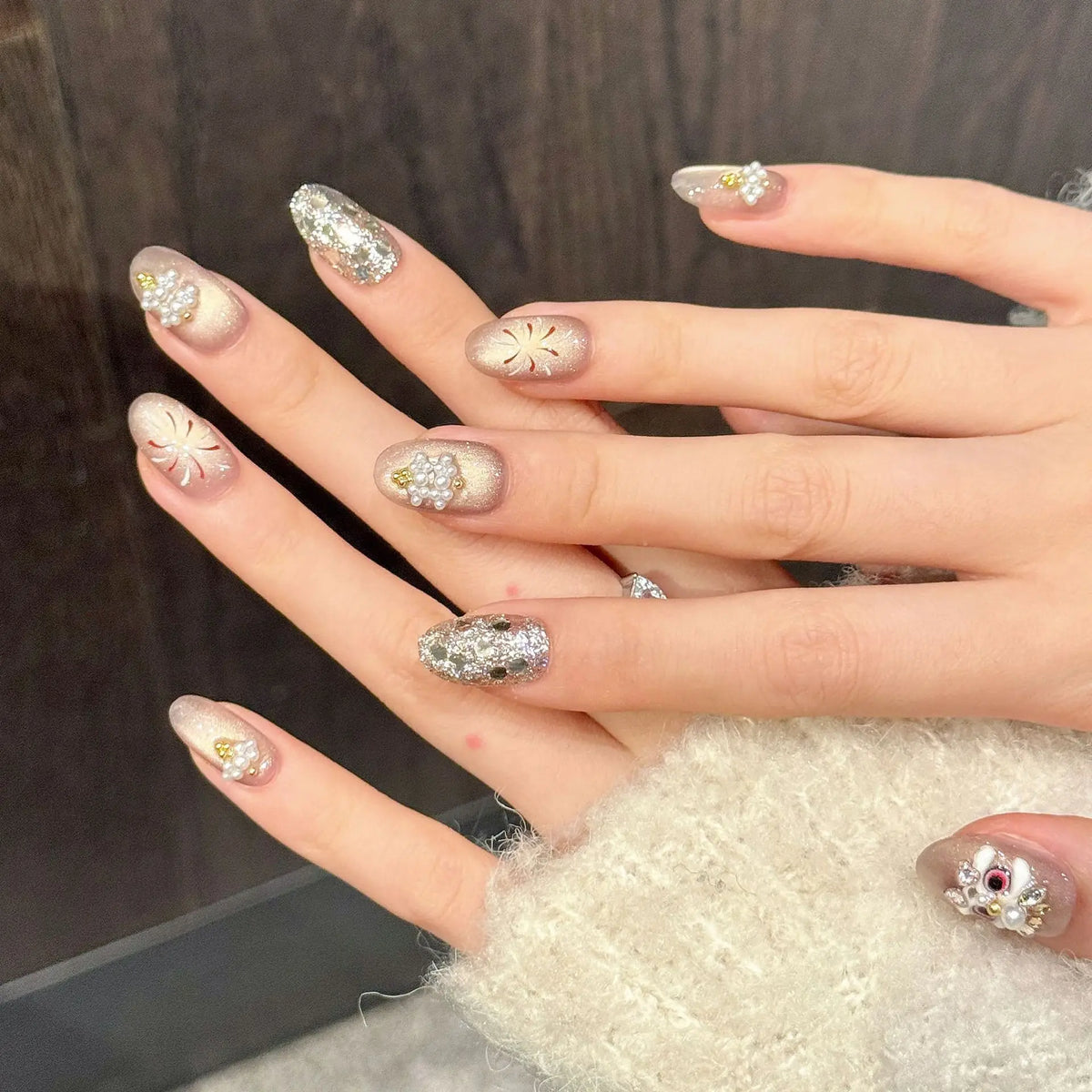 10pcs Chinese Style New Year Fake Nails Champagne Short Oval Handmade False Nails With Awaken Lion Pearl Sequins Press On Nail