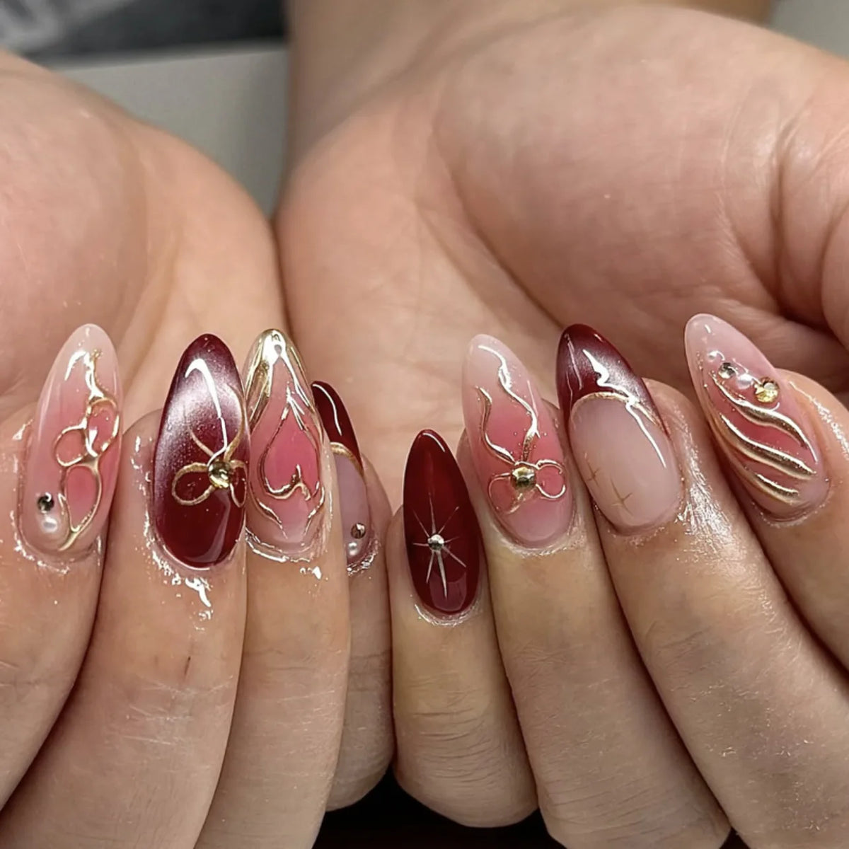 24Pcs Short Almond Fake Nails Butterfly Wings Nail Art with Glue Glitter Flower False Nails Acrylic Autumn Winter Press on Nail