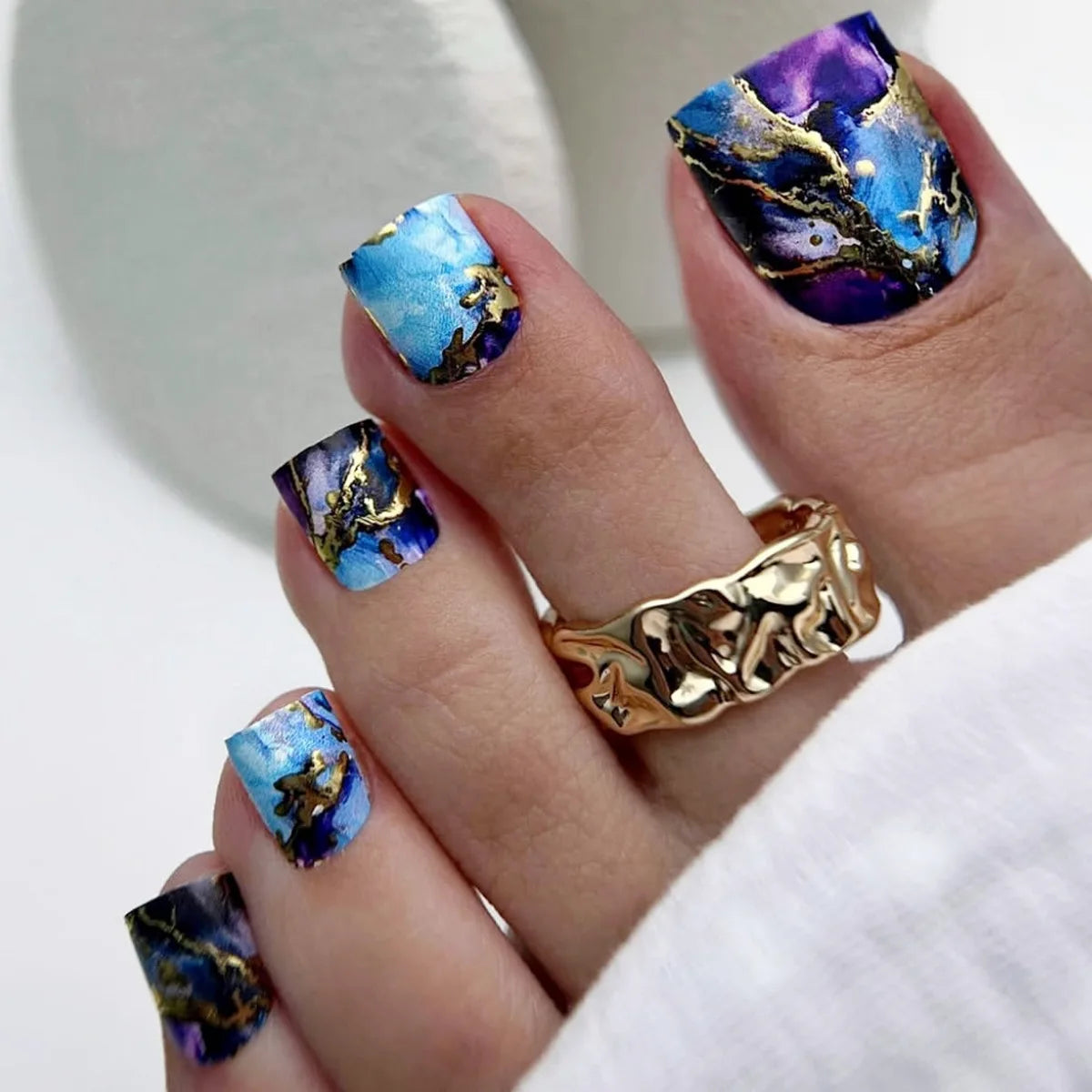 24Pcs Short Square Head Fake Toenails with Marble Texture Design False Nails Press on Reusable Finished Full Cover Nail Tip Art