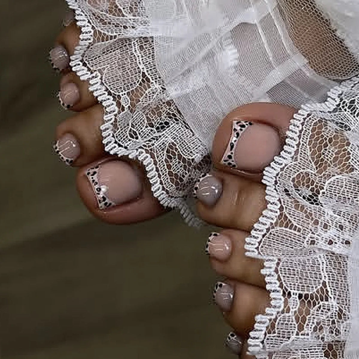Fashion Leopard French Nude Pink Toenail Art Simple Wearable Fake Toenails Detachable Toe False Nails Press on Nails with Glue