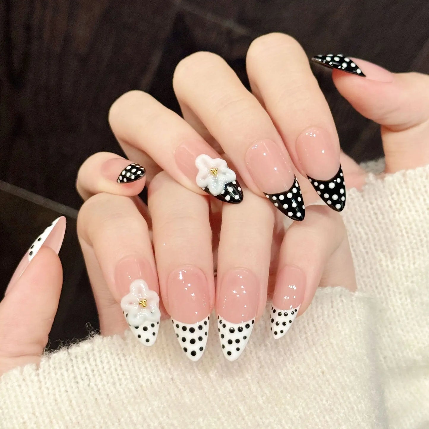 10pcs Handmade Press On Nails Black White Wave Point French Style Almond Fake Nails 3D White Carved Flower Decor False Nail Tips
