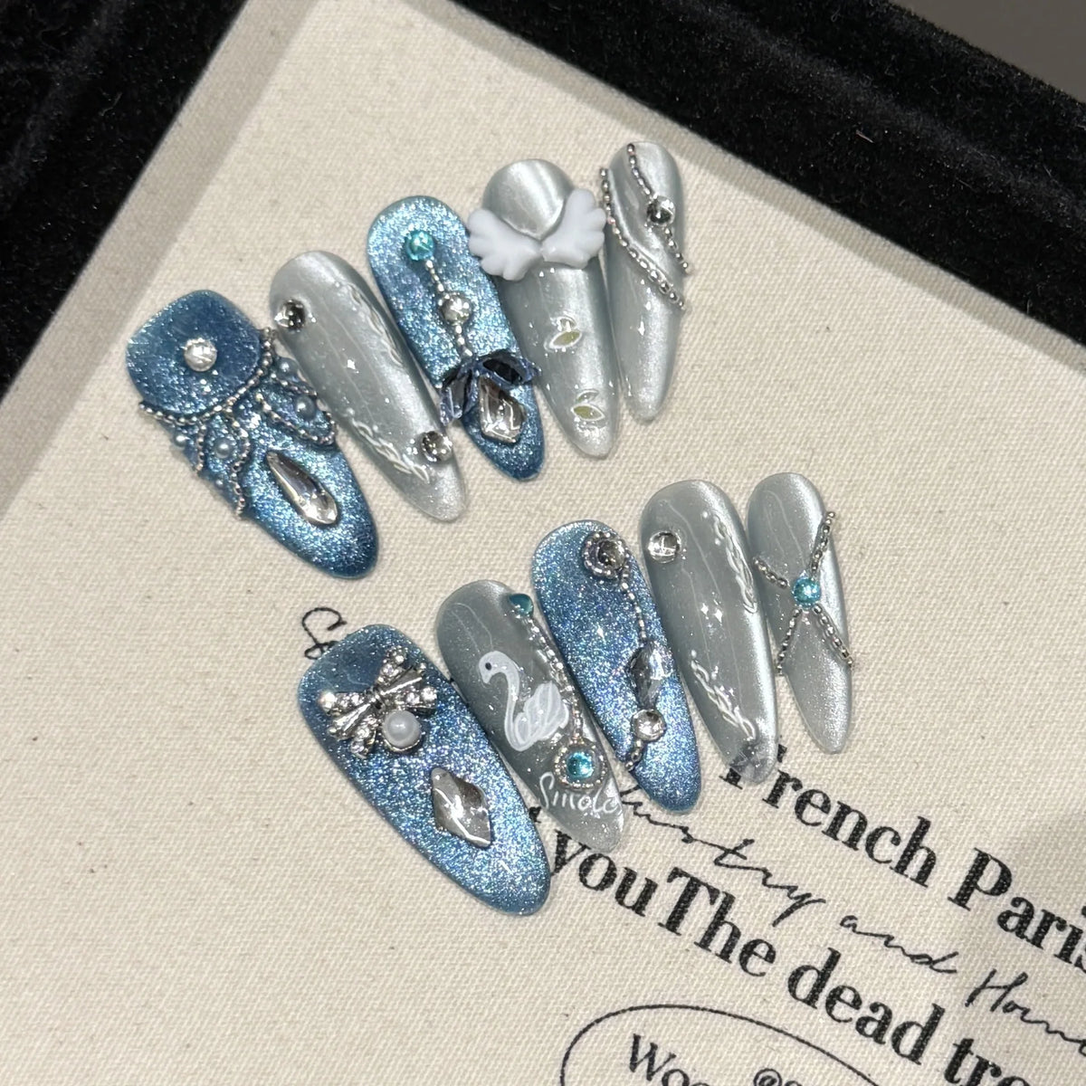 10Pcs White Swan Handmade False Nails Glitter Haze Blue Grey Cat Eye Press On Nail Angel Wing Shiny Diamond Chain Decor Manicure