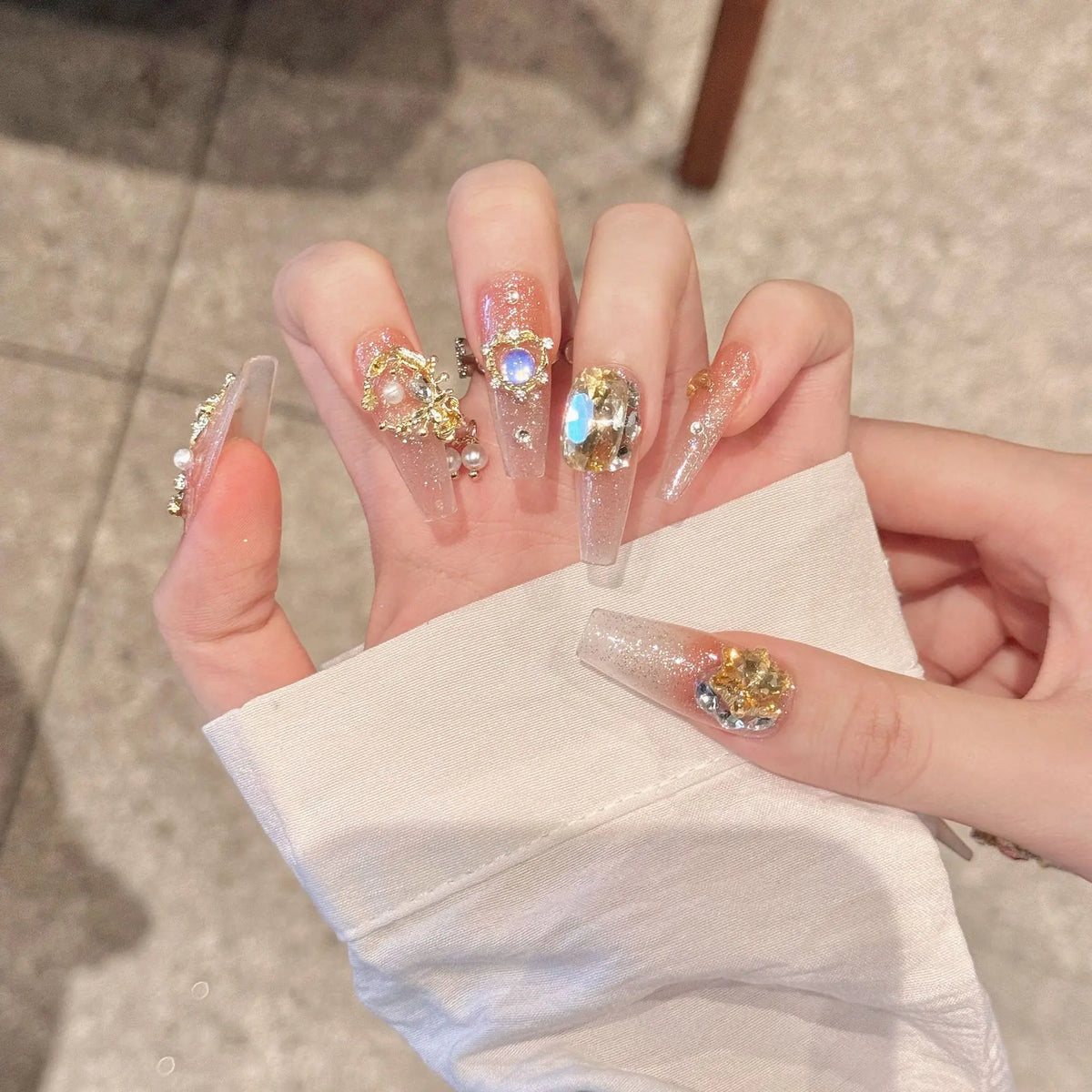 Handmade Press On Nails Gold Diamond Butterfly Metal Chain Pearl Decor Fake Nail Patches Flash French Style Luxury False Nails