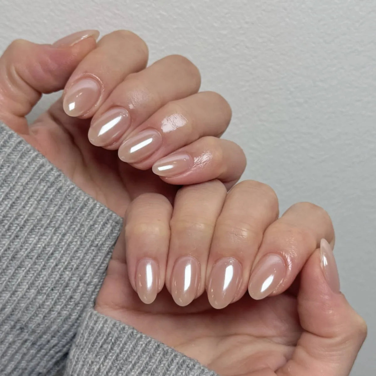 Aurora – Iridescent Gradient Oval Press-On Nails