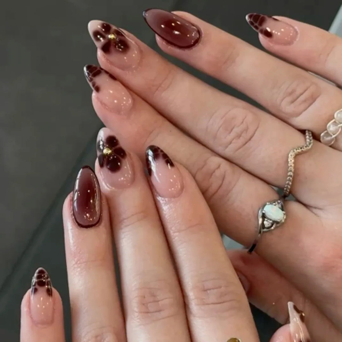 24Pcs Short Almond Fake Nails Butterfly Wings Nail Art with Glue Glitter Flower False Nails Acrylic Autumn Winter Press on Nail