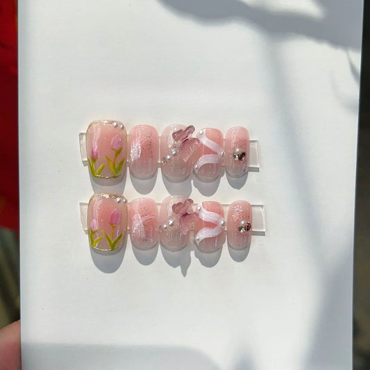 10Pcs Lovely Tulip Hand-drawn Summer Handmade Nails Wearable Fake Nails Short Ballet Butterfly Designs Manicure False Nail Tips